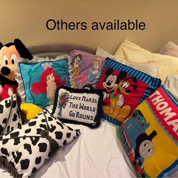 Tapestry / Needlepoint “Love Makes The World Go Round” Accent Pillow 10x13” New - Picture 8 of 8